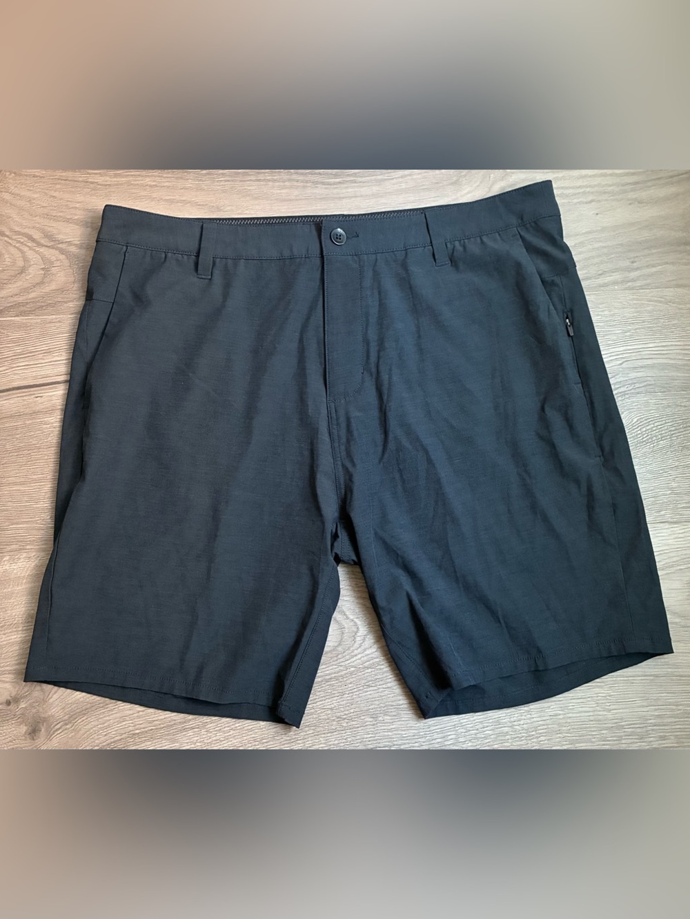 Vuori Aim Shorts Men’s Size 36 Gray Performance Stretch Athletic Wicking V368